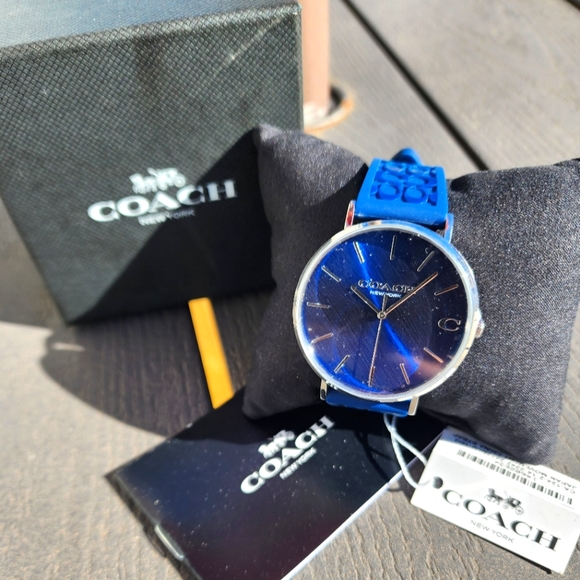 SOLD! NWT & BOX  Unisex Coach Watch - Picture 4 of 8